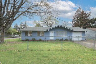 2641 SE 168th Ave in Portland, OR - Building Photo