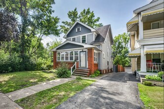 13016 Beachwood Ave in Cleveland, OH - Building Photo - Building Photo