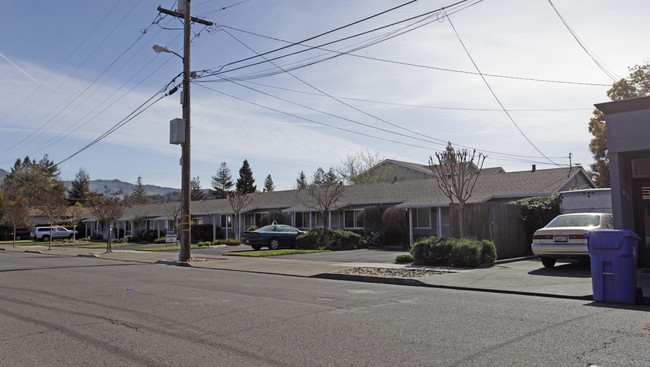 1925-1949 Mulberry St in Yountville, CA - Building Photo - Building Photo