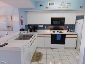4920 Deerfield Way in Naples, FL - Building Photo - Building Photo