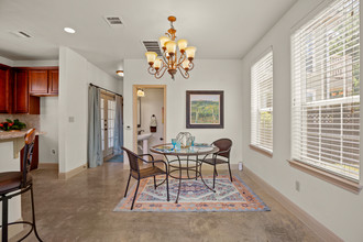 2801 Goodwin Ave in Austin, TX - Building Photo - Interior Photo