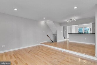 6146 Brook Dr in Falls Church, VA - Building Photo - Building Photo