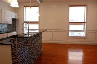 140 S 11th St, Unit 3 in Philadelphia, PA - Building Photo - Building Photo