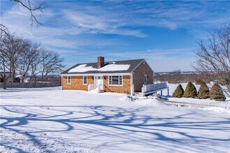 3211 Main Rd in Tiverton, RI - Building Photo - Building Photo