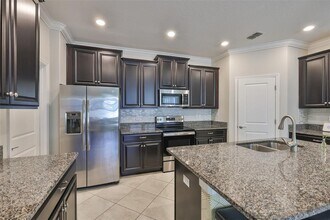 9904 Victory Gallop Loop in Ruskin, FL - Building Photo - Building Photo