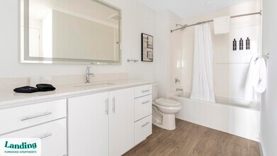 1950 Mayfair St, Unit 818 in Naples, FL - Foto de edificio - Building Photo