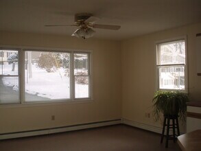 5 Norton Way, Unit Lakefront 1 Bdr. Apt. in Shrewsbury, MA - Building Photo - Building Photo