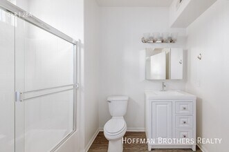 251 Robinson St, Unit 207 in Los Angeles, CA - Building Photo - Building Photo