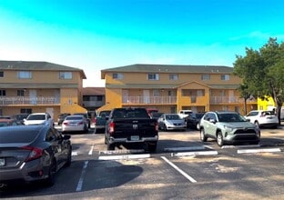 7965 W 30th Ct in Hialeah Gardens, FL - Building Photo - Building Photo