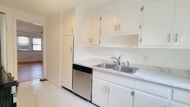 592 Beverly Rd in Teaneck, NJ - Building Photo - Building Photo