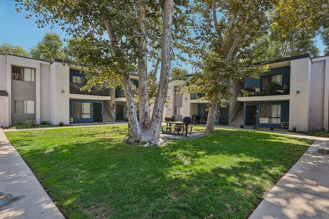 Valle at 9151 Kenwood