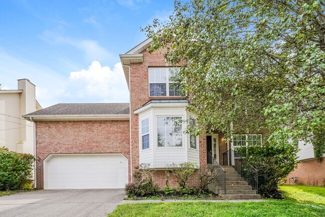 property at 106 Edgewater Pl