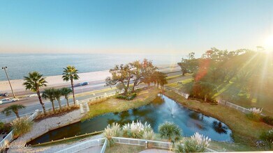 2228 Beach Dr in Gulfport, MS - Building Photo - Building Photo