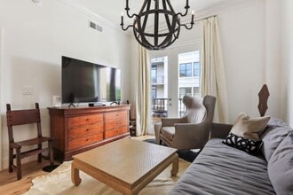 2255 Peachtree Rd in Atlanta, GA - Building Photo - Building Photo