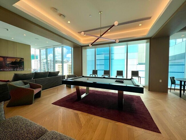 700 NE 26th Ter, Unit 1205 in Miami, FL - Foto de edificio - Building Photo