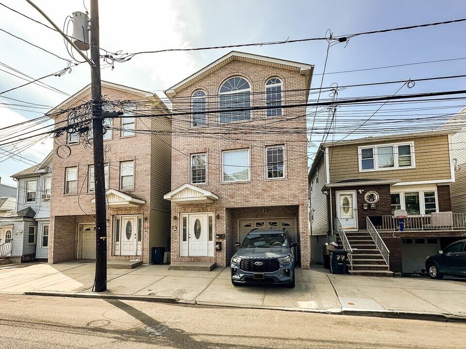 75 Columbia Ave in Jersey City, NJ - Building Photo
