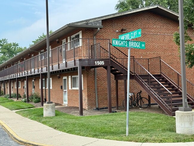 1505 S Canford Cliffs Dr in Mount Prospect, IL - Building Photo - Building Photo