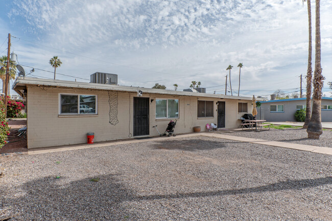 909 S Kenwood Cir in Tempe, AZ - Building Photo - Building Photo