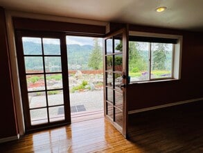 23871 N West View Rd in Mount Vernon, WA - Building Photo - Building Photo