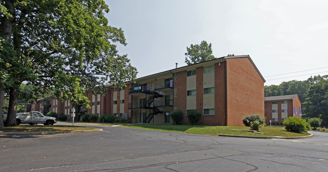 Creekside Manor Apartments in Richmond, VA - Building Photo - Building Photo