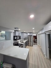 137 Centre St, Unit 1 in Boston, MA - Building Photo - Building Photo