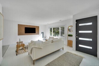 138 W Tiana Rd in Hampton Bays, NY - Building Photo - Building Photo
