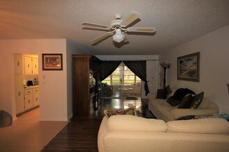 5162 Lakefront Blvd-Unit -B in Delray Beach, FL - Foto de edificio - Building Photo