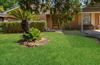 2116 Godfrey St in Baytown, TX - Building Photo - Building Photo