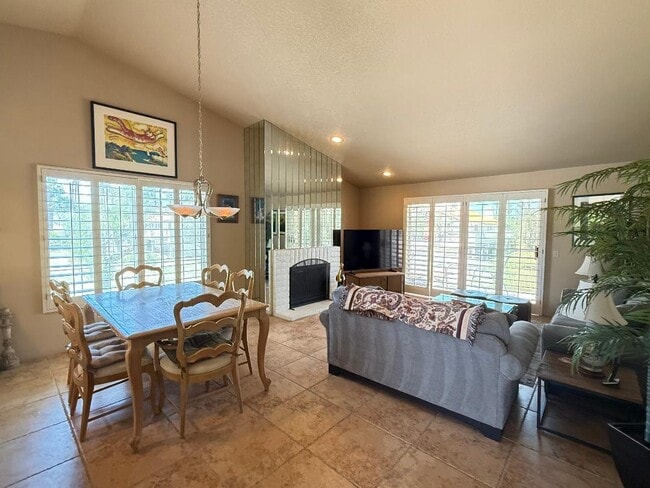 property at 688 Vista Lago Cir N