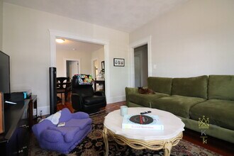 39 Foster St, Unit 1 in Boston, MA - Foto de edificio - Building Photo