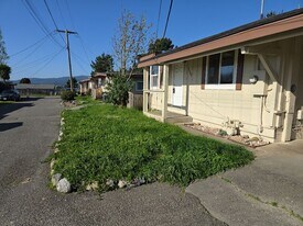 2162-2171 W End Pl in Fortuna, CA - Building Photo