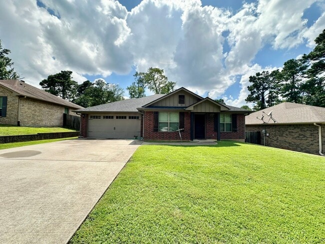 2593 Pine Crest Dr