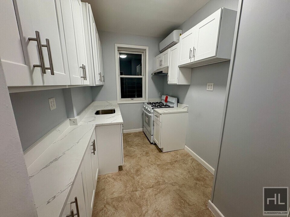 RIVERDALE AVENUE, BRONX in Bronx, NY - Building Photo