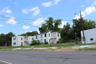 700-704 W Upshur Ave in Gladewater, TX - Building Photo - Building Photo