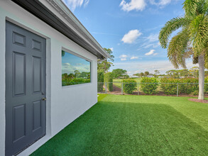 119 Country Club Dr in Jupiter, FL - Building Photo - Building Photo