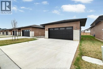 658 Lily Mac Blvd. in Windsor, ON - Building Photo - Building Photo
