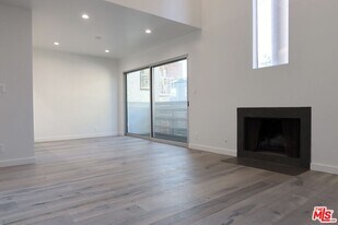 21 1/2 Wavecrest Ave in Los Angeles, CA - Building Photo