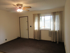 9 Circle Dr in Huntington, WV - Building Photo - Building Photo