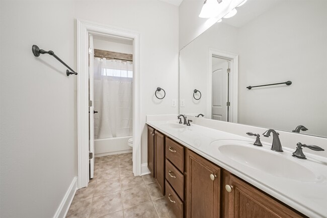 property at 3077 Dee's Cir