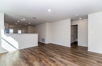 5911 Rolling Gln in San Antonio, TX - Building Photo - Building Photo