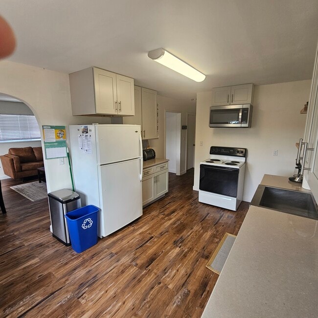 180 2nd St, Unit B in Cathlamet, WA - Building Photo - Building Photo