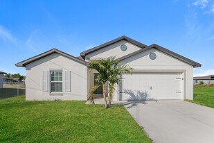 187 Blackstone Dr in Ft. Myers, FL - Building Photo