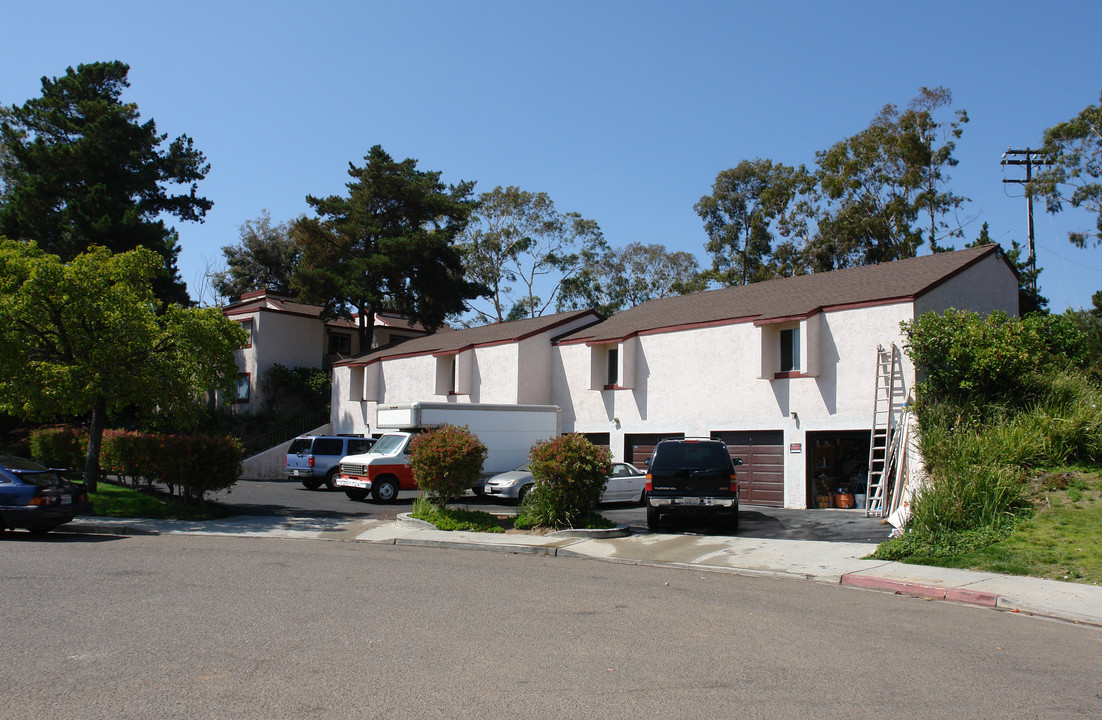 850-869 Alestar St in Vista, CA - Building Photo