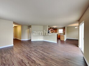 1108 Boatman Ave NW in Orting, WA - Foto de edificio - Building Photo