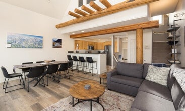 c1 Saddle Ridge Rd in Big Sky, MT - Foto de edificio - Building Photo