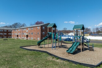 Stonebridge Run Apartments in Bristol, PA - Building Photo - Building Photo