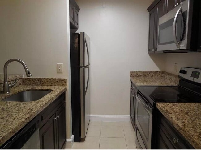property at 913 Meadows Cir
