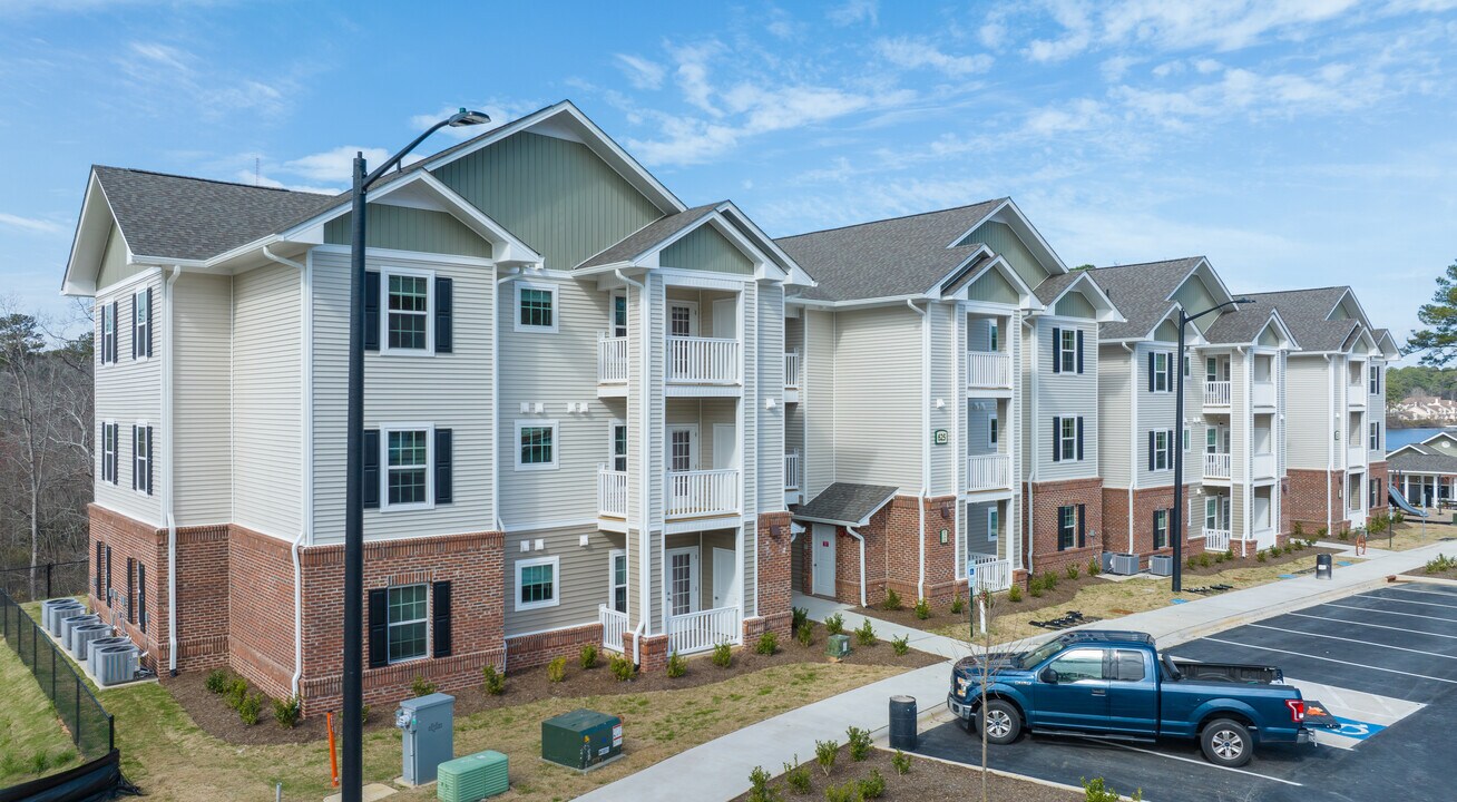 The Landing at Beaver Creek in Fayetteville, NC - Building Photo