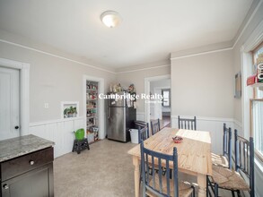 318 Beacon St, Unit 3 in Somerville, MA - Building Photo - Building Photo