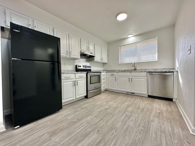 85 Newland St in Lakewood, CO - Building Photo - Building Photo